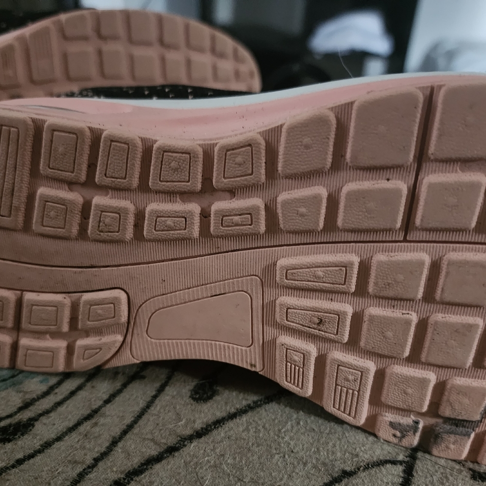 Amazon sneakers Size 10.5